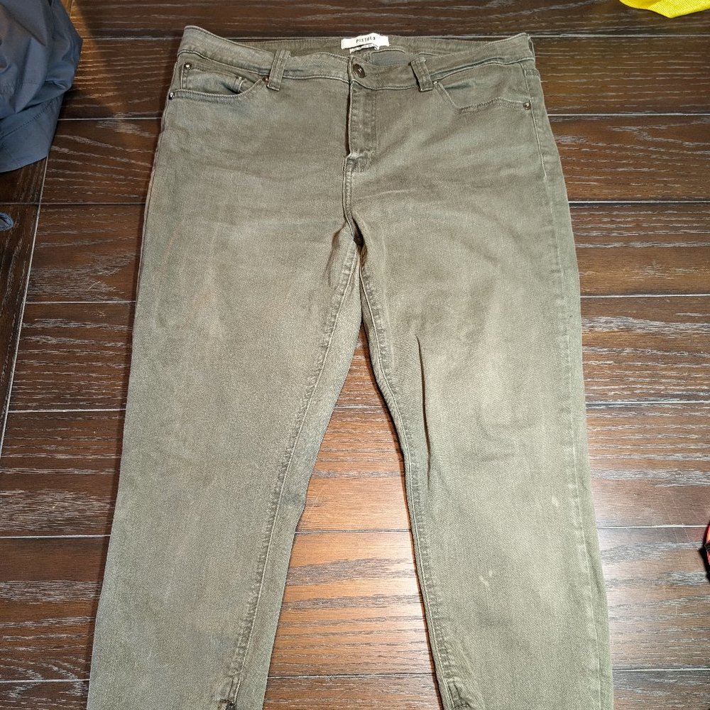 Pistola women's jeans in olive drab size 33 EUC